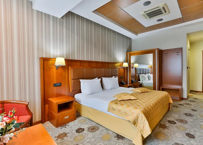 Hotels Close to Airport Kings Park