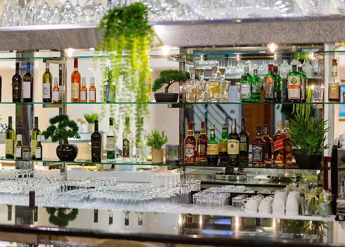 Hotels Close to Airport Kings Park